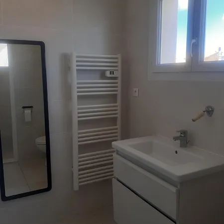 Maison Grands Volumes En Bord De 8 A 10 Personnes Ferienhaus *